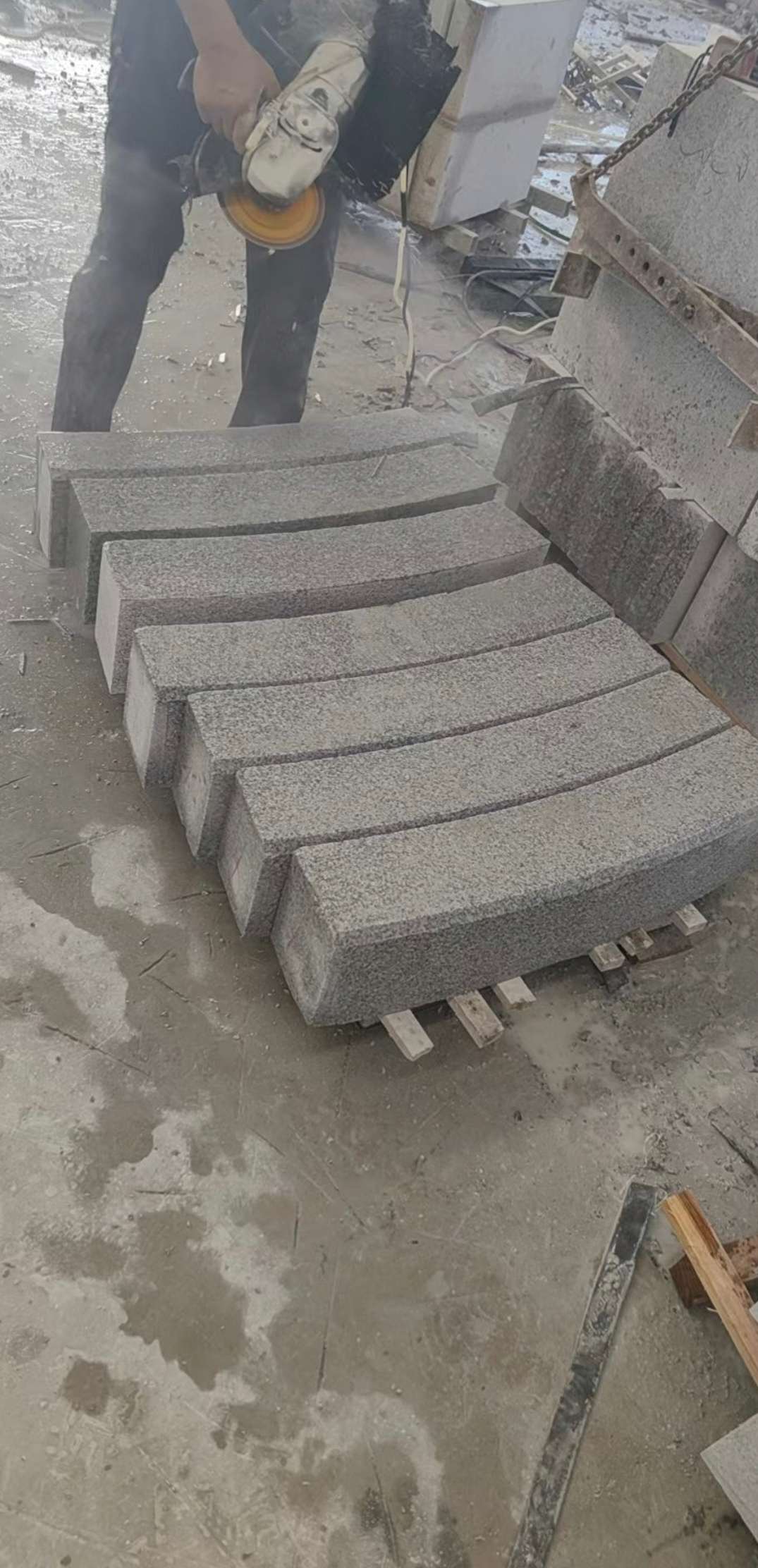 滨州芝麻白弧形路牙石