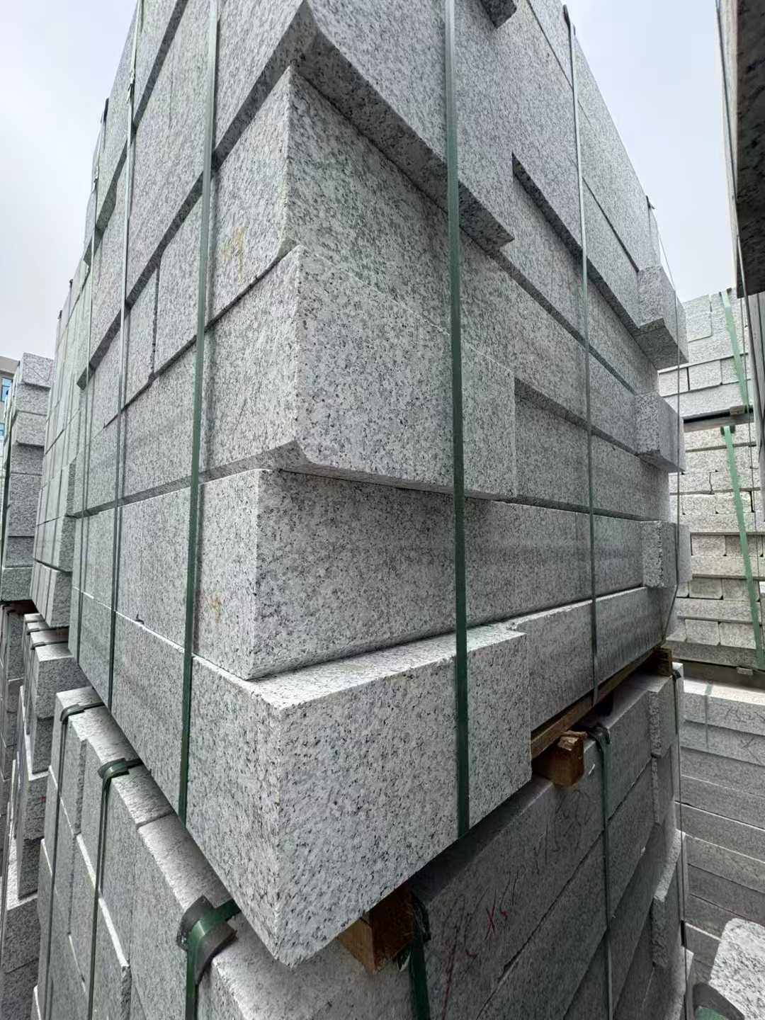 滨州芝麻白路牙石 马路牙子